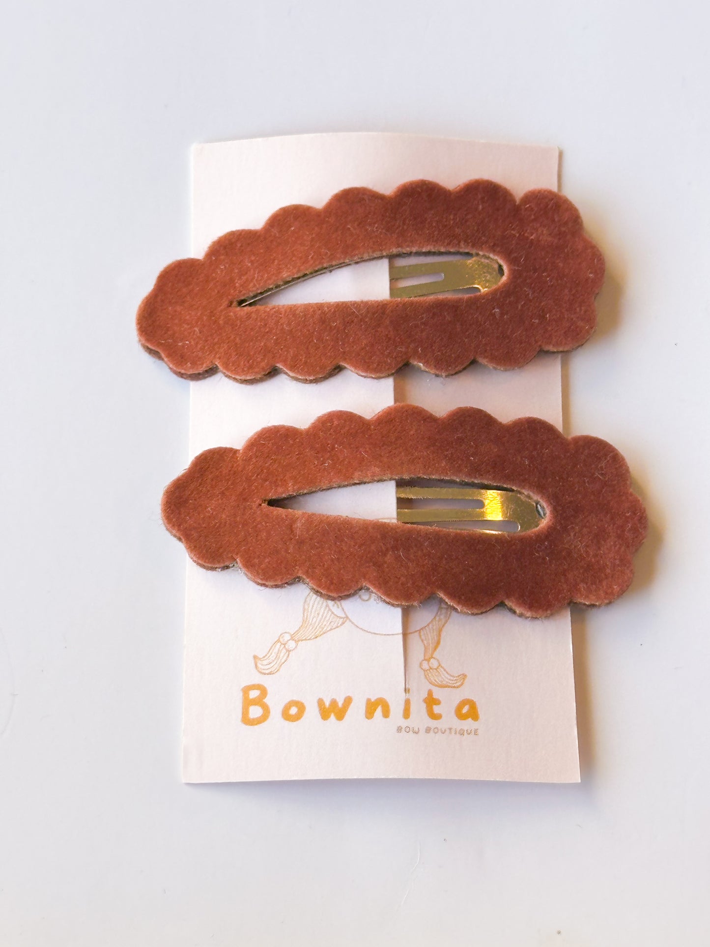 Brick Brown velvet scallop snap clip