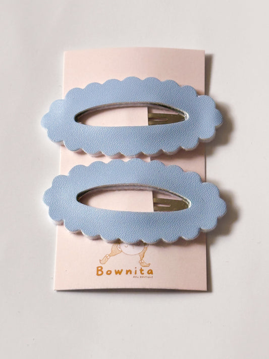Robin blue scallop snap clip