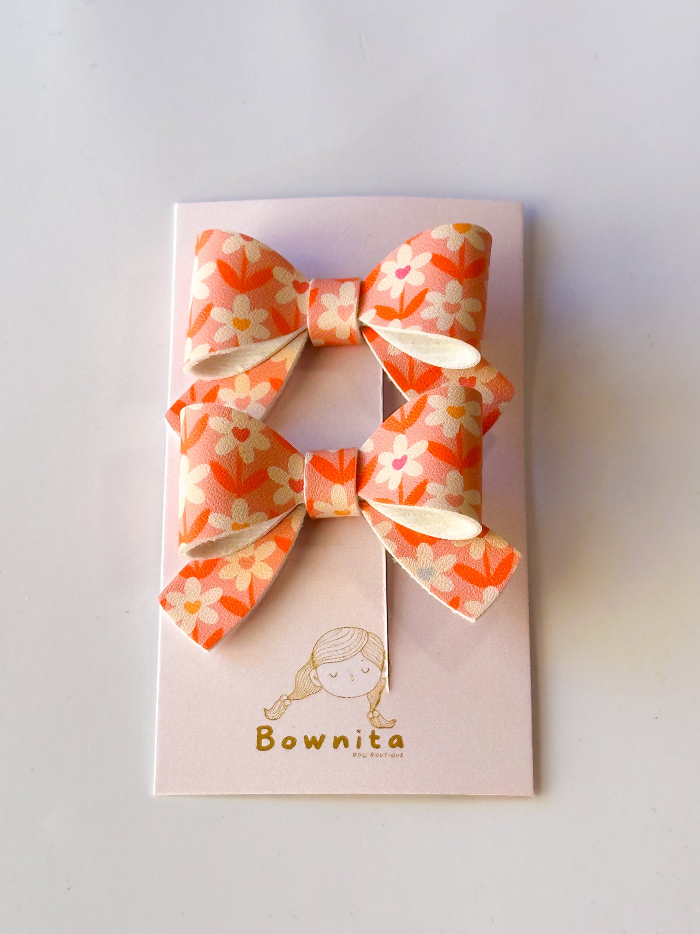 Lovely daisies in orange bow set