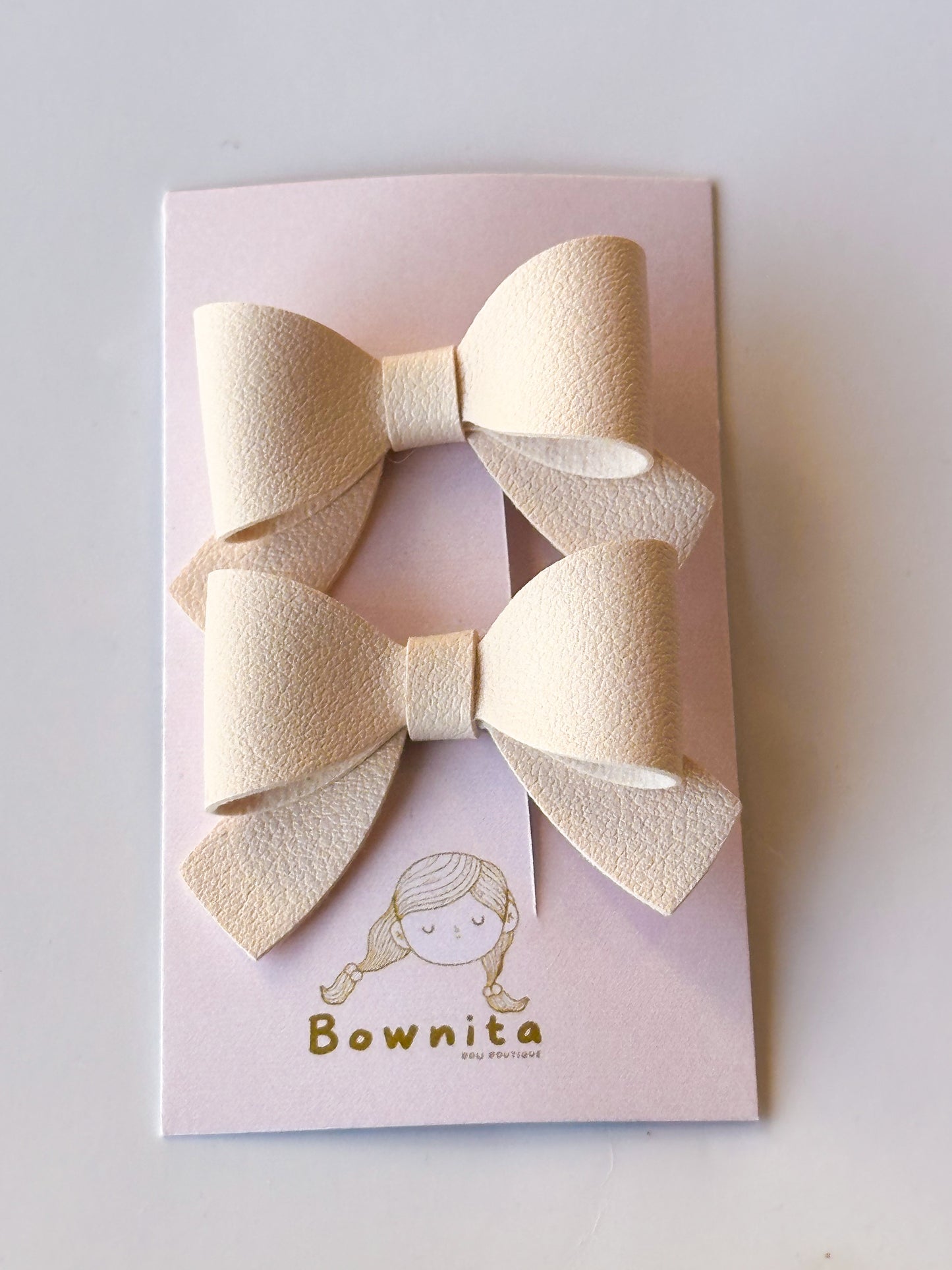 Beige bow set