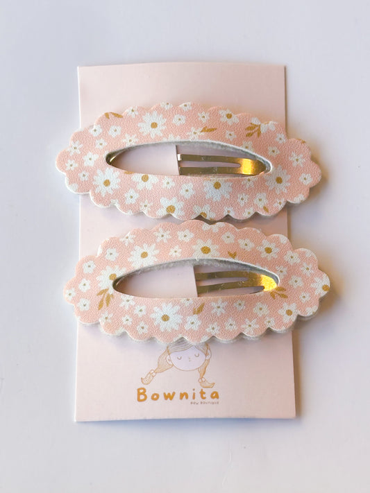 Pink blooming florals scallop snap clip