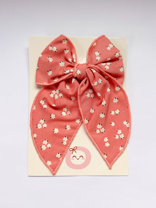 Salmon Pink Daisy Blooms large fable