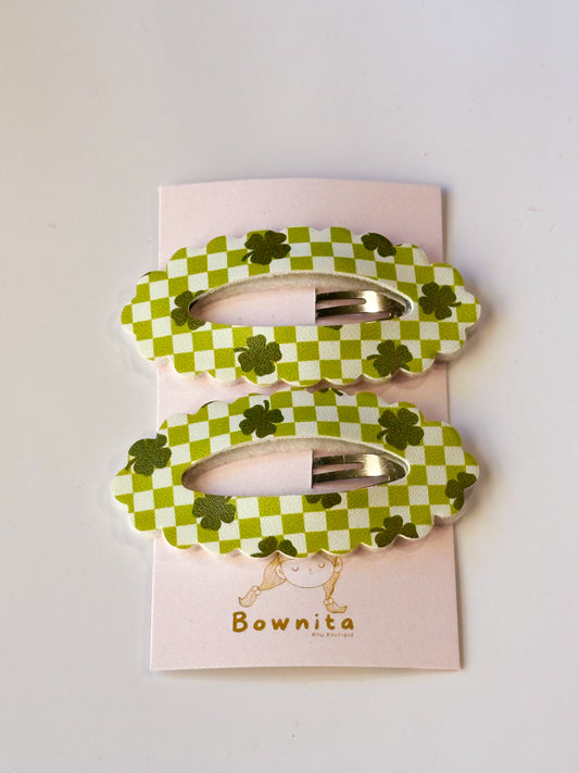 Lucky checkers scallop snap clip