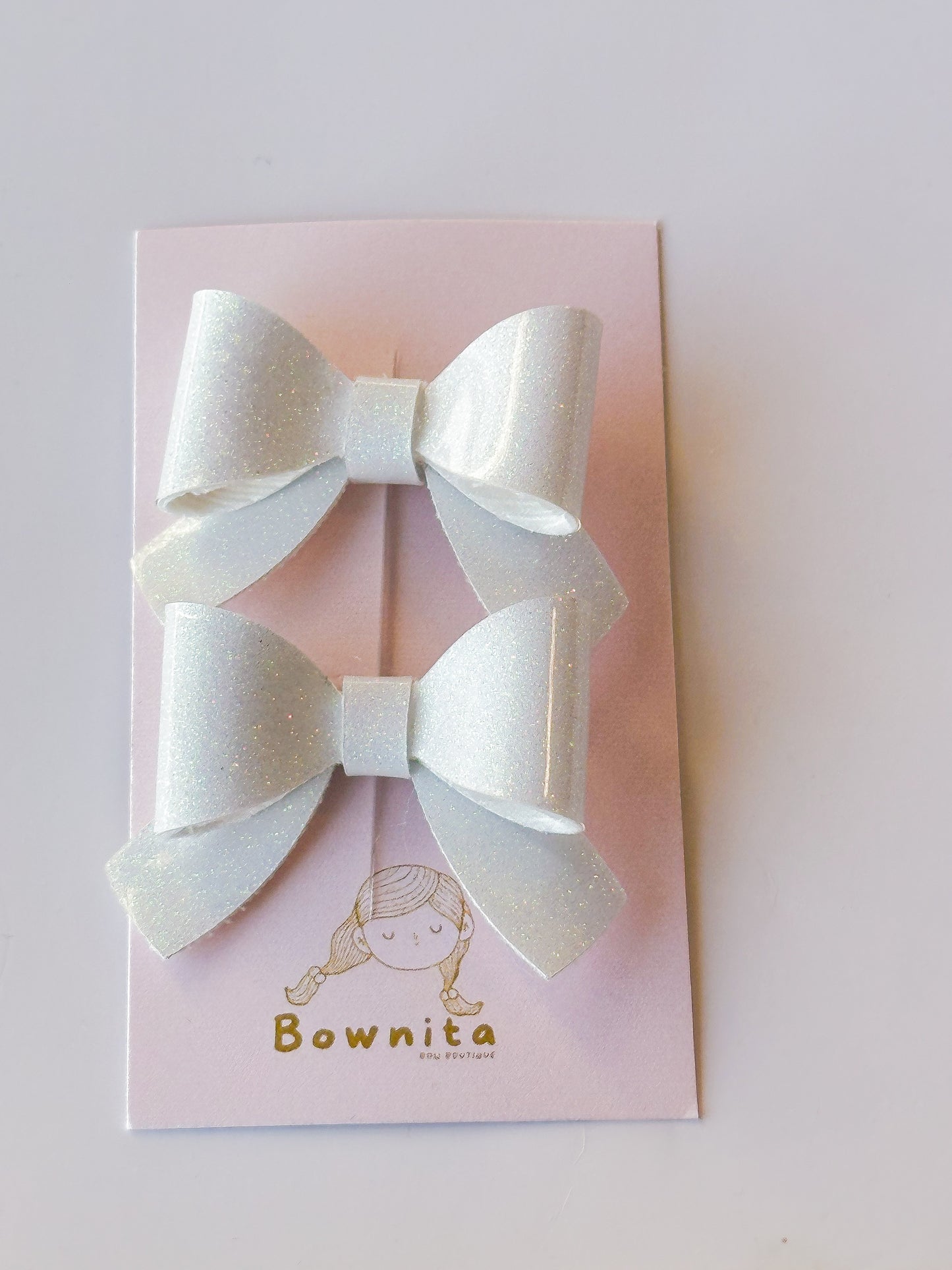 Encapsulated white glitter bow set