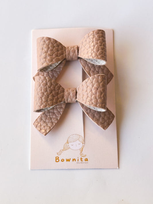 Light tan brown litchi leather bow set