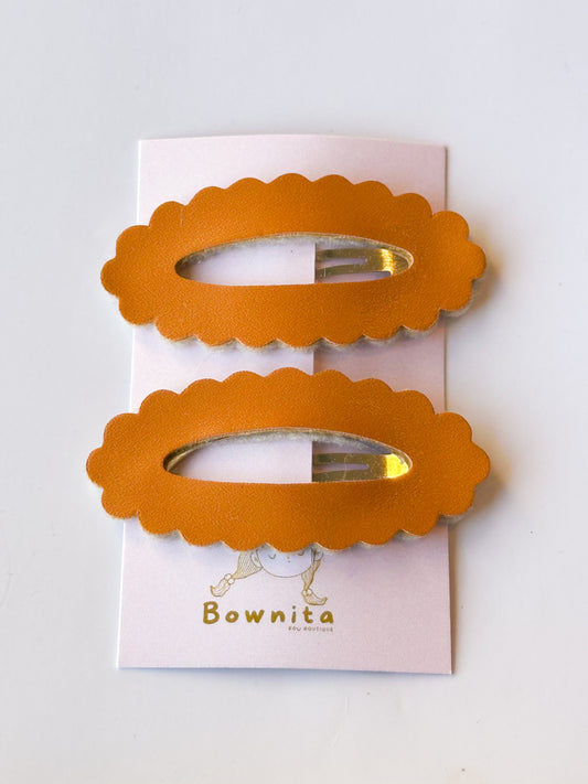 Camel brown scallop snap clip