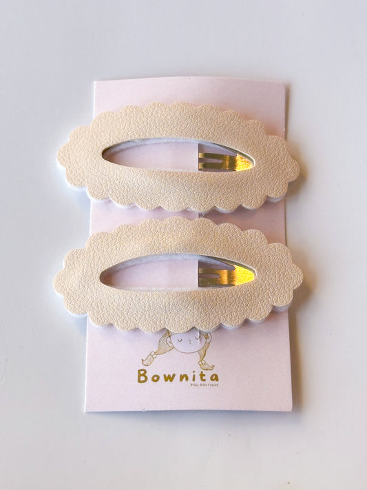 Beige litchi leather scallop snap clip