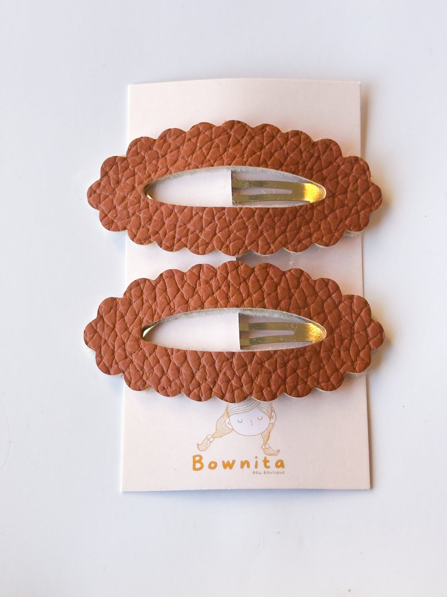 Brown litchi leather scallop snap clip