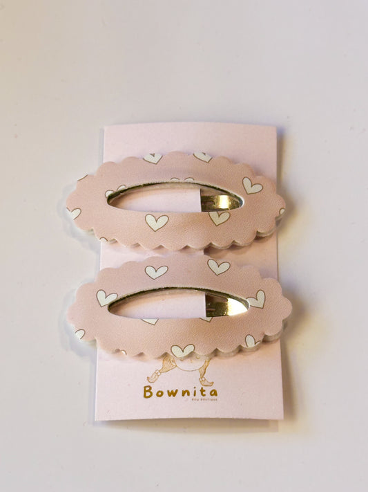 Darling white hearts scallop snap clip