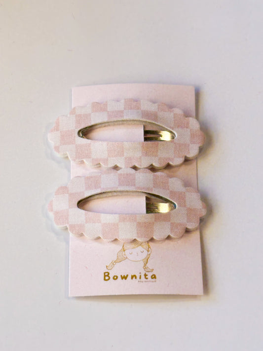 Vintage petal pink checkered scallop snap clip