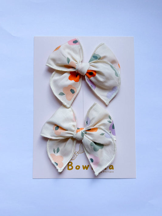 Retro Beige Floral Piggies