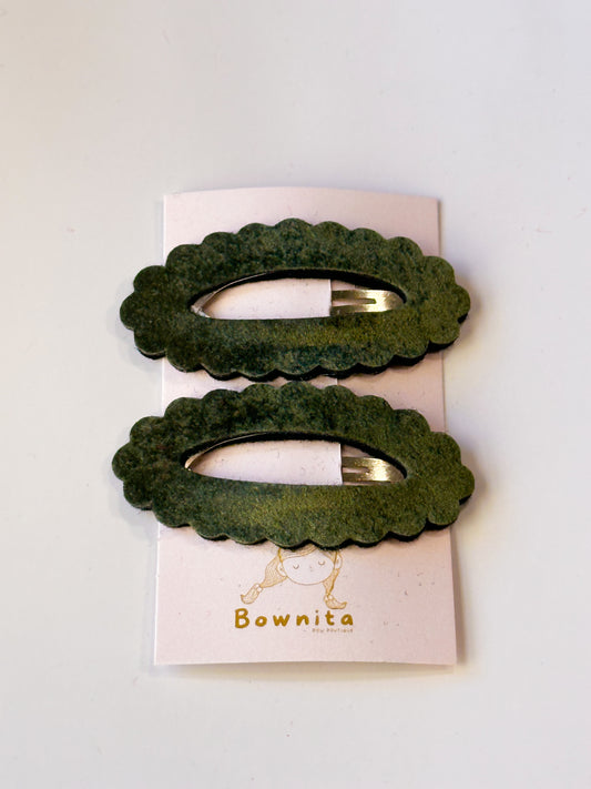 Forest green velvet scallop snap clip