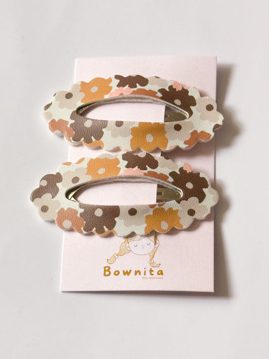 Neutral florals scallop snap clip