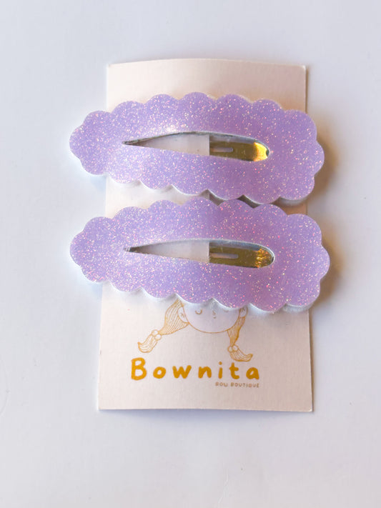 Light purple encapsulated glitter scallop snap clip