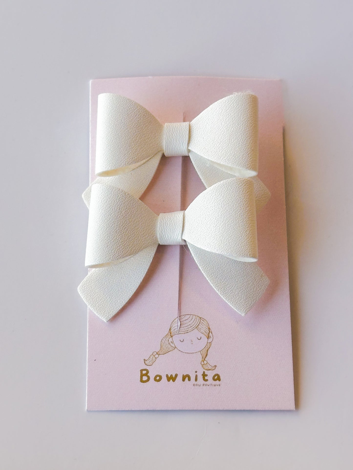 White bow set